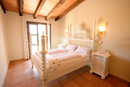 Zimmer Nr2 im Obergeschoss mit Romantischer Ausstattung - Klima - Bad en Suite und Zugang zur Dachterrasse